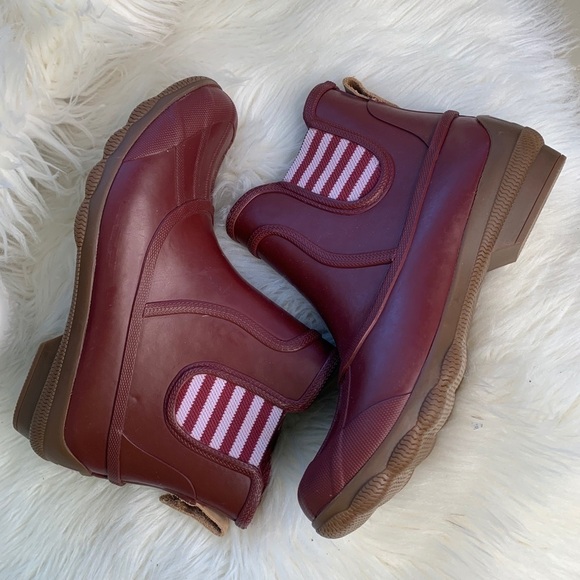 Sperry
Syren Cove Rubberized Chelsea Boot - Picture 4 of 11